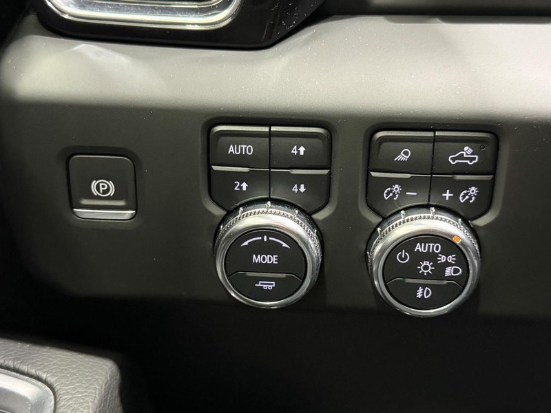 GMC Sierra 1500 Vehicle Full-screen Gallery Image 21