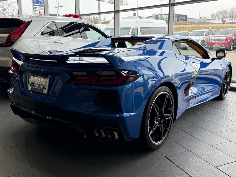 Chevrolet Corvette Vehicle Full-screen Gallery Image 2