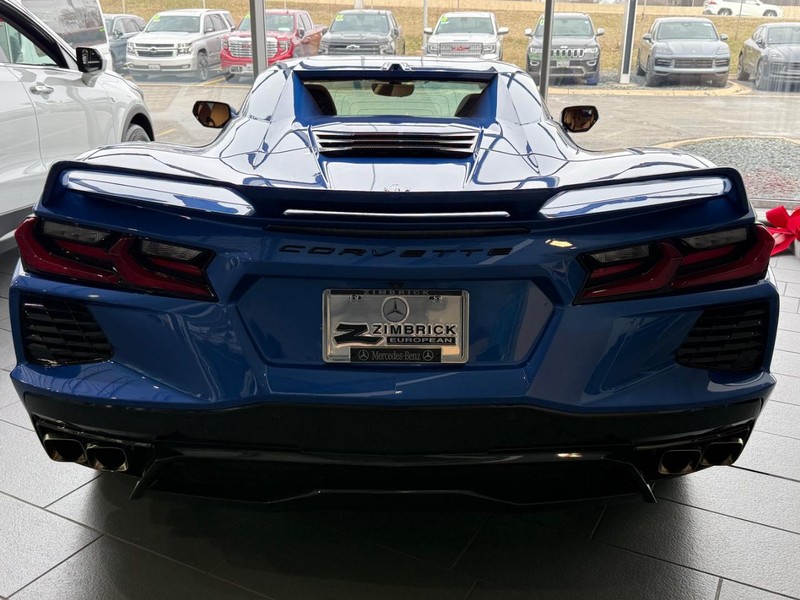 Chevrolet Corvette Vehicle Full-screen Gallery Image 3