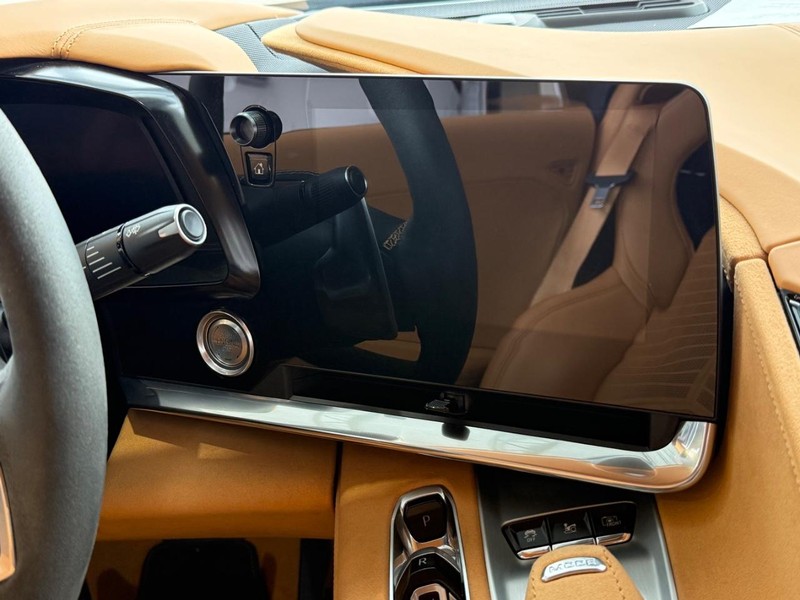 Chevrolet Corvette Vehicle Full-screen Gallery Image 9