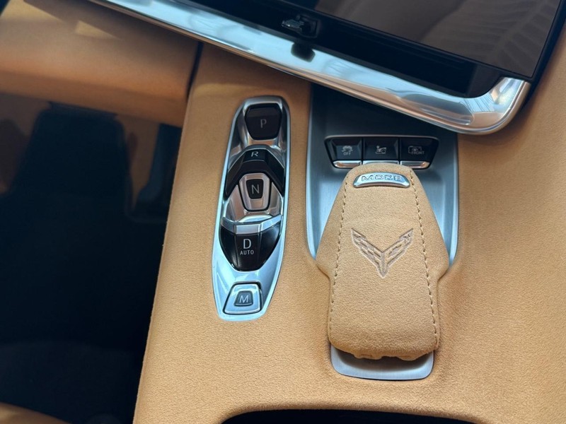 Chevrolet Corvette Vehicle Full-screen Gallery Image 10