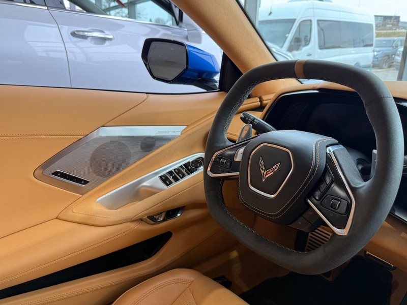 Chevrolet Corvette Vehicle Full-screen Gallery Image 12