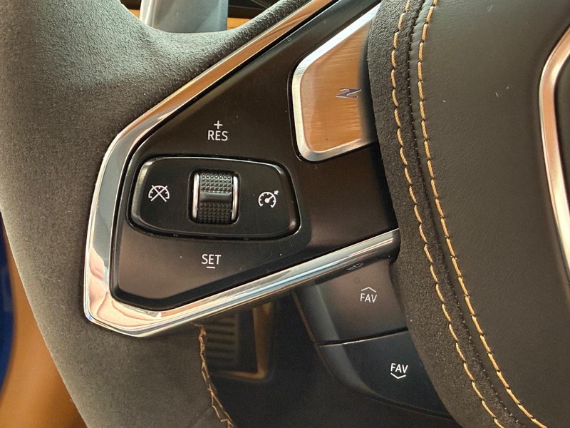 Chevrolet Corvette Vehicle Full-screen Gallery Image 13