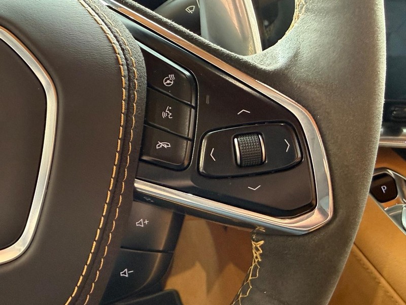 Chevrolet Corvette Vehicle Full-screen Gallery Image 14