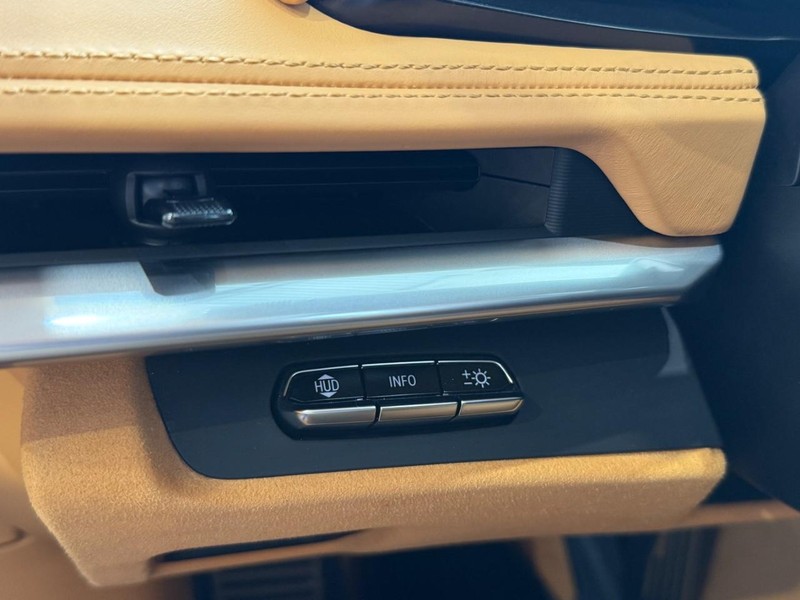 Chevrolet Corvette Vehicle Full-screen Gallery Image 15