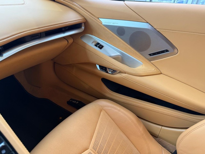 Chevrolet Corvette Vehicle Full-screen Gallery Image 16