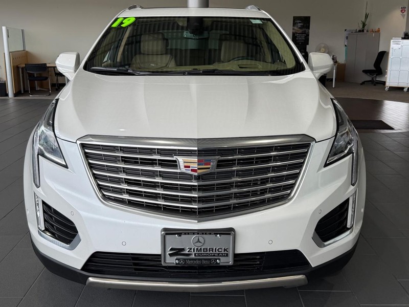 Cadillac XT5 Vehicle Full-screen Gallery Image 08