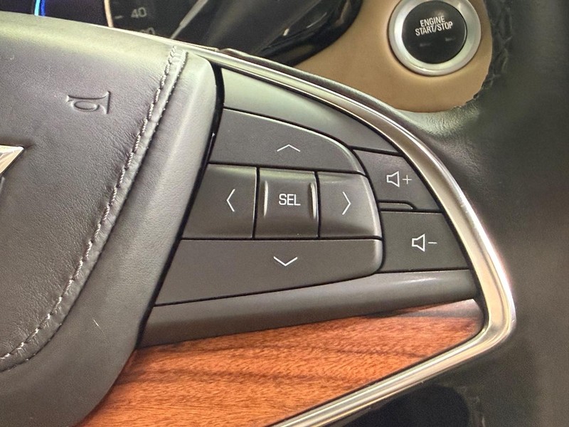 Cadillac XT5 Vehicle Full-screen Gallery Image 17