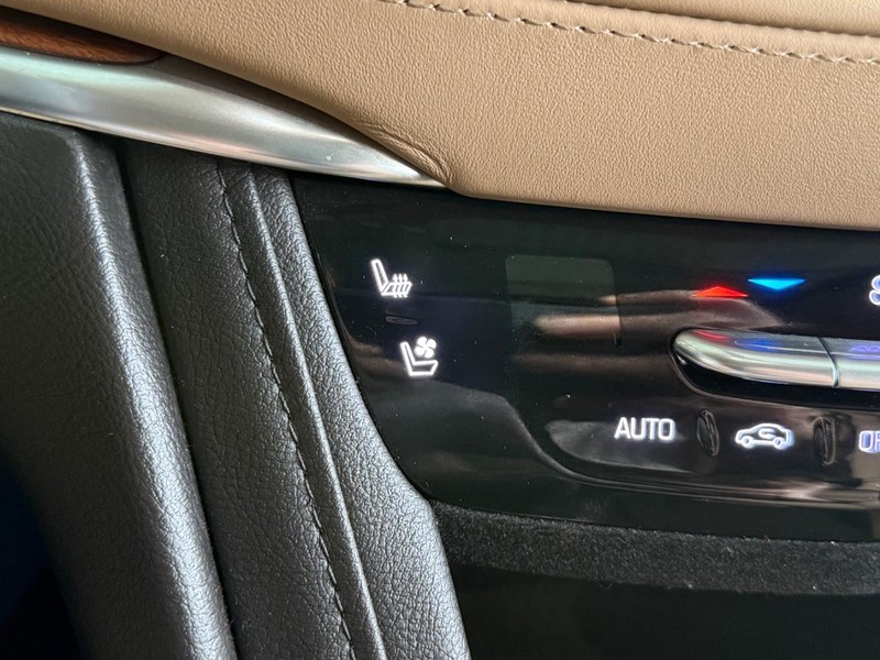 Cadillac XT5 Vehicle Full-screen Gallery Image 20