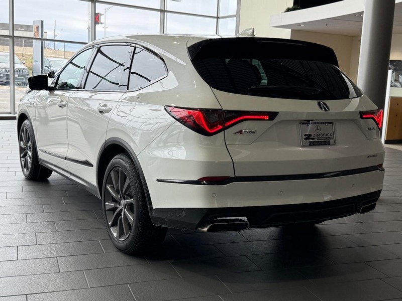 Acura MDX Vehicle Full-screen Gallery Image 4