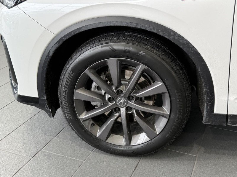 Acura MDX Vehicle Full-screen Gallery Image 5