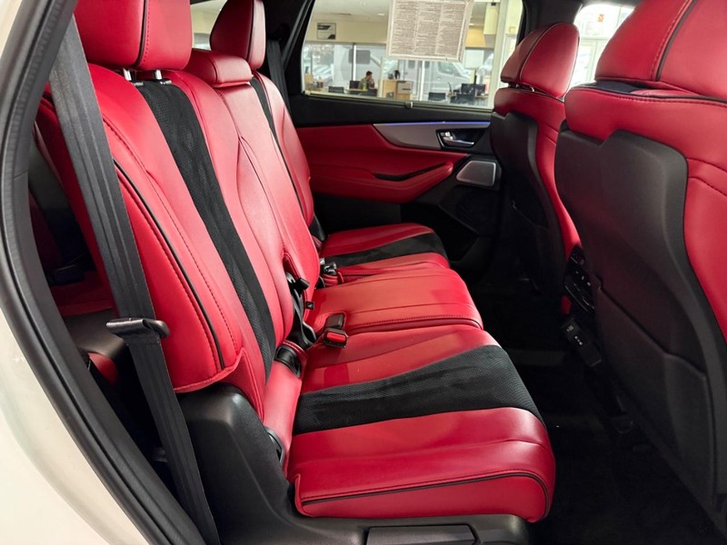 Acura MDX Vehicle Full-screen Gallery Image 7