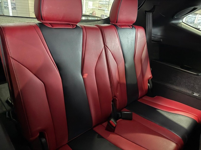 Acura MDX Vehicle Full-screen Gallery Image 8