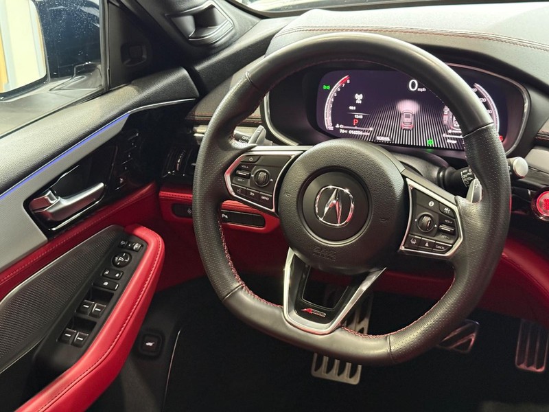 Acura MDX Vehicle Full-screen Gallery Image 13