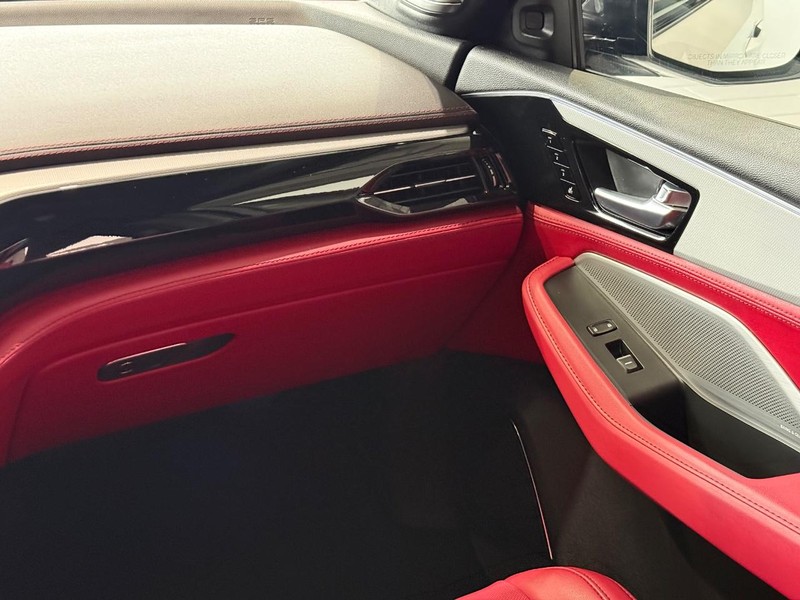 Acura MDX Vehicle Full-screen Gallery Image 14