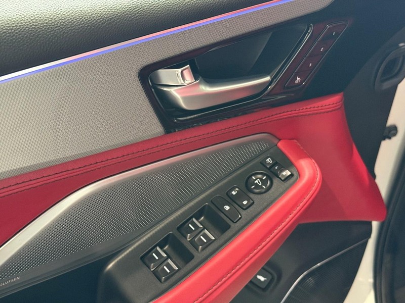 Acura MDX Vehicle Full-screen Gallery Image 15