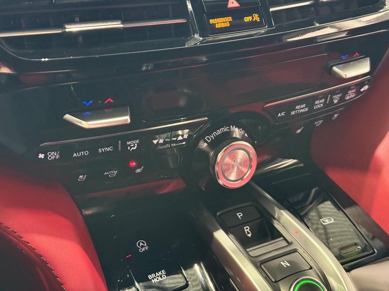 Acura MDX Vehicle Full-screen Gallery Image 20