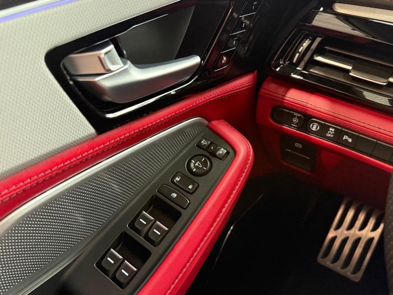 Acura MDX Vehicle Full-screen Gallery Image 21