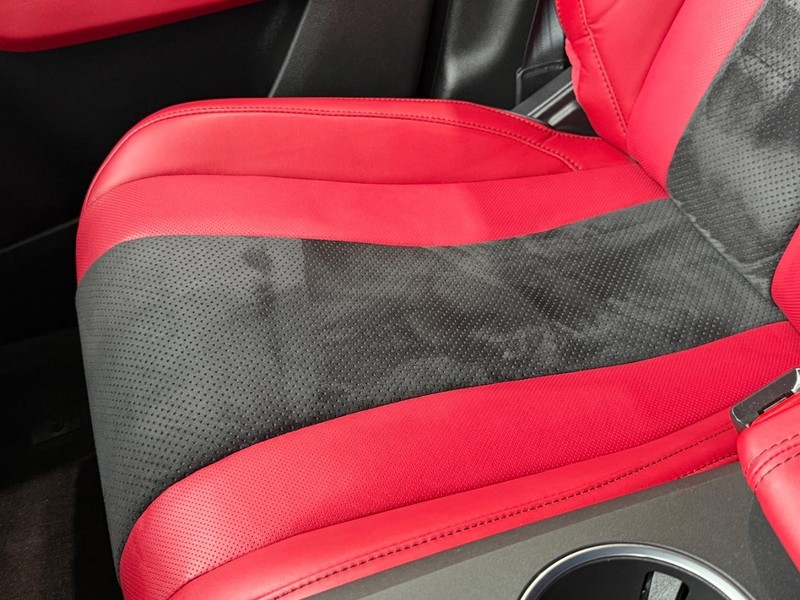 Acura MDX Vehicle Full-screen Gallery Image 22