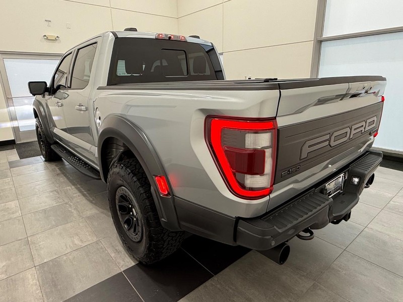 Ford F-150 Vehicle Full-screen Gallery Image 4