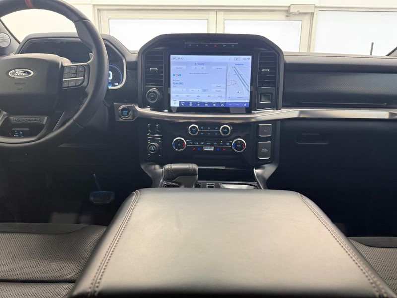 Ford F-150 Vehicle Full-screen Gallery Image 9