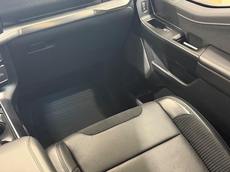 Ford F-150 Vehicle Full-screen Gallery Image 13