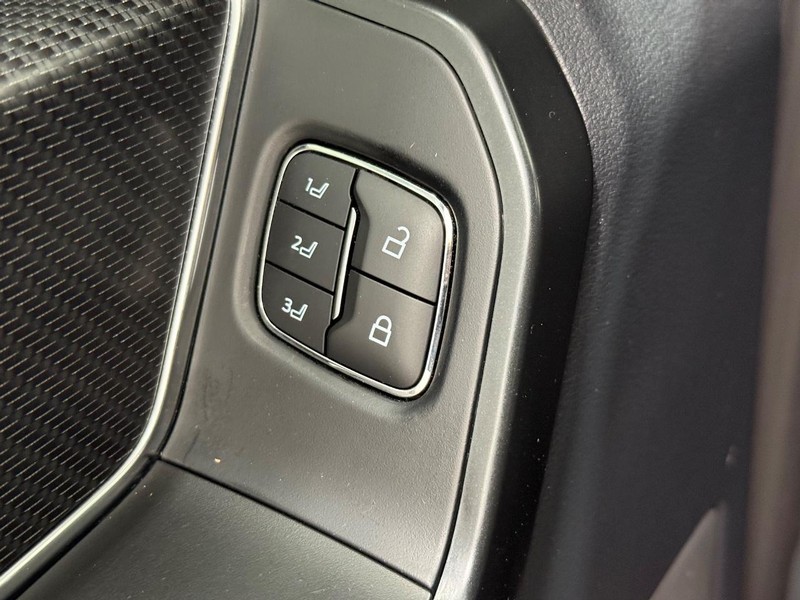 Ford F-150 Vehicle Full-screen Gallery Image 14