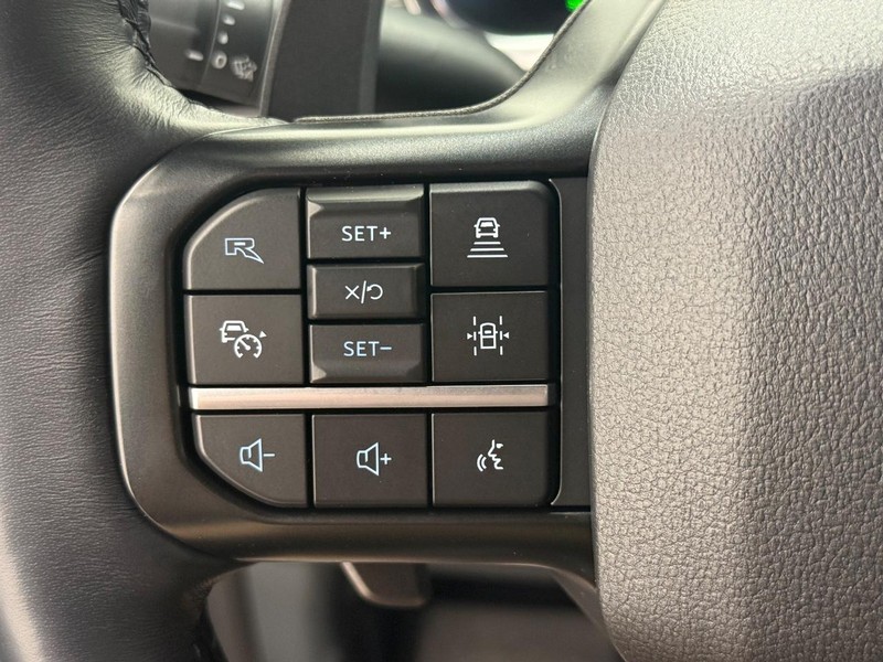 Ford F-150 Vehicle Full-screen Gallery Image 15