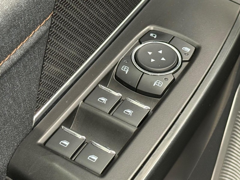 Ford F-150 Vehicle Full-screen Gallery Image 20