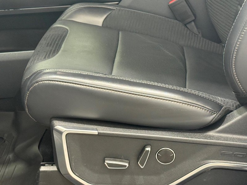 Ford F-150 Vehicle Full-screen Gallery Image 21