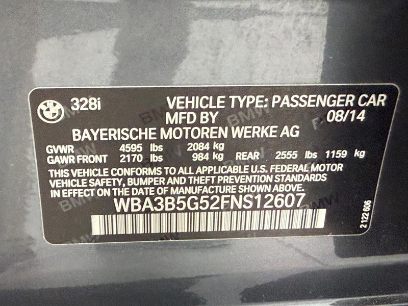 BMW 3 Series Vehicle Full-screen Gallery Image 20