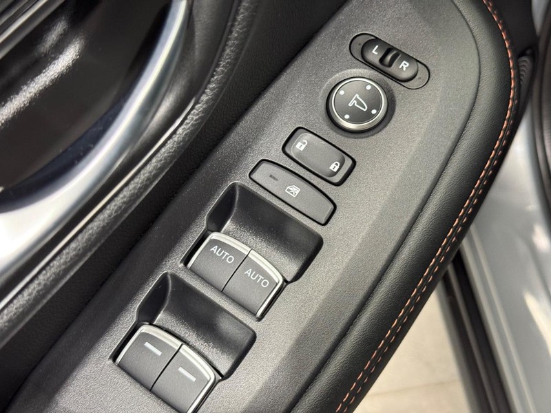 Honda HR-V Vehicle Full-screen Gallery Image 18