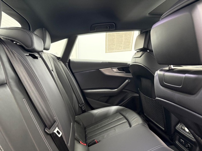 Audi A5 Sportback Vehicle Full-screen Gallery Image 8