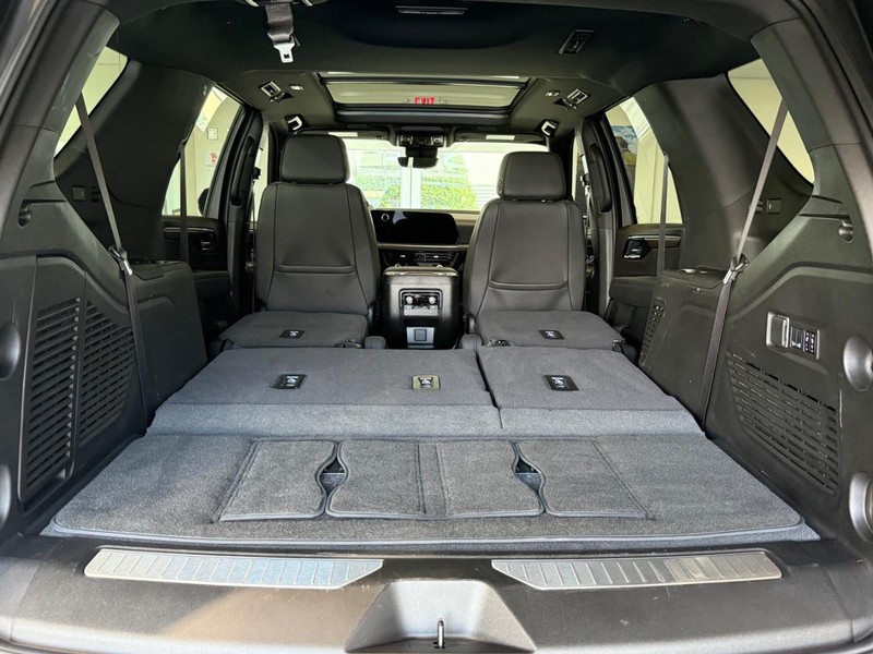 Chevrolet Tahoe Vehicle Full-screen Gallery Image 4