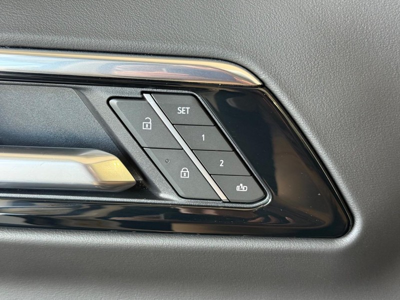 Chevrolet Tahoe Vehicle Full-screen Gallery Image 14