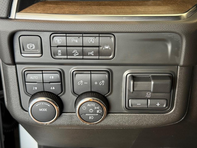 Chevrolet Tahoe Vehicle Full-screen Gallery Image 18