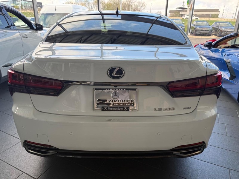 Lexus LS Vehicle Full-screen Gallery Image 3