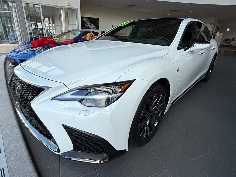 Lexus LS Vehicle Full-screen Gallery Image 7
