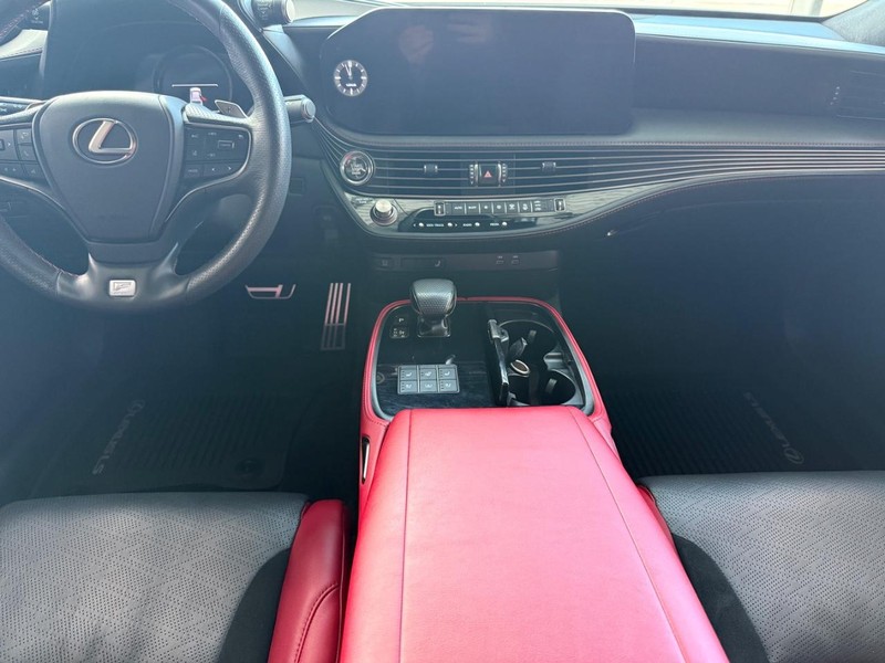 Lexus LS Vehicle Full-screen Gallery Image 9