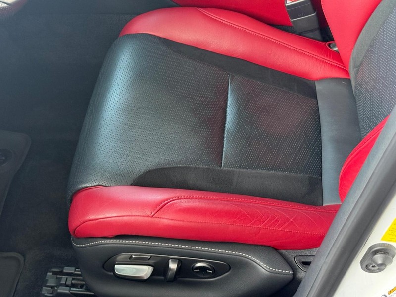 Lexus LS Vehicle Full-screen Gallery Image 20