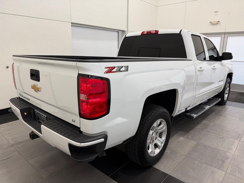 Chevrolet Silverado 1500 Vehicle Full-screen Gallery Image 2