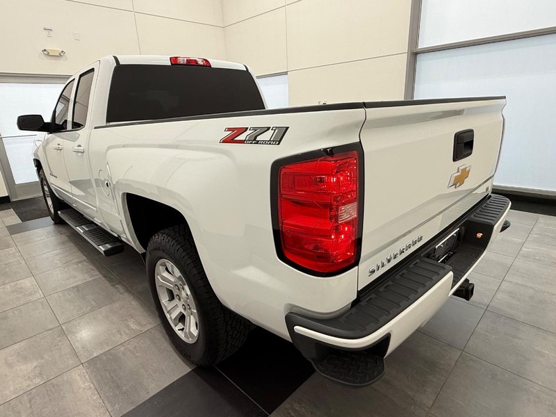 Chevrolet Silverado 1500 Vehicle Full-screen Gallery Image 4