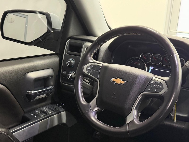 Chevrolet Silverado 1500 Vehicle Full-screen Gallery Image 11