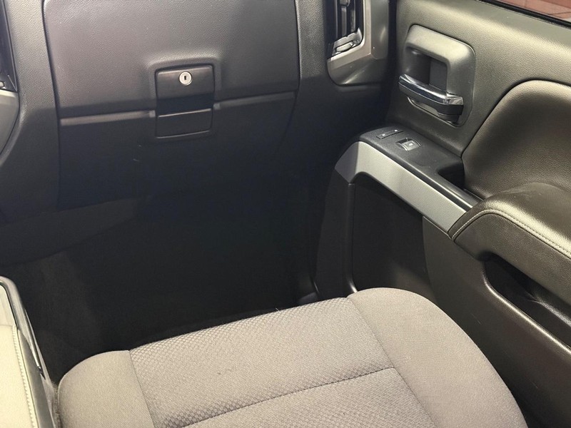 Chevrolet Silverado 1500 Vehicle Full-screen Gallery Image 12