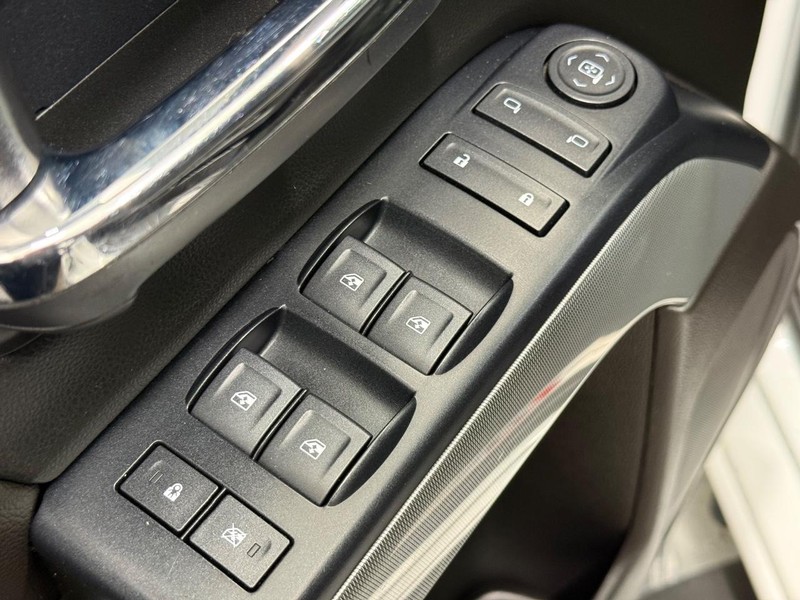 Chevrolet Silverado 1500 Vehicle Full-screen Gallery Image 18