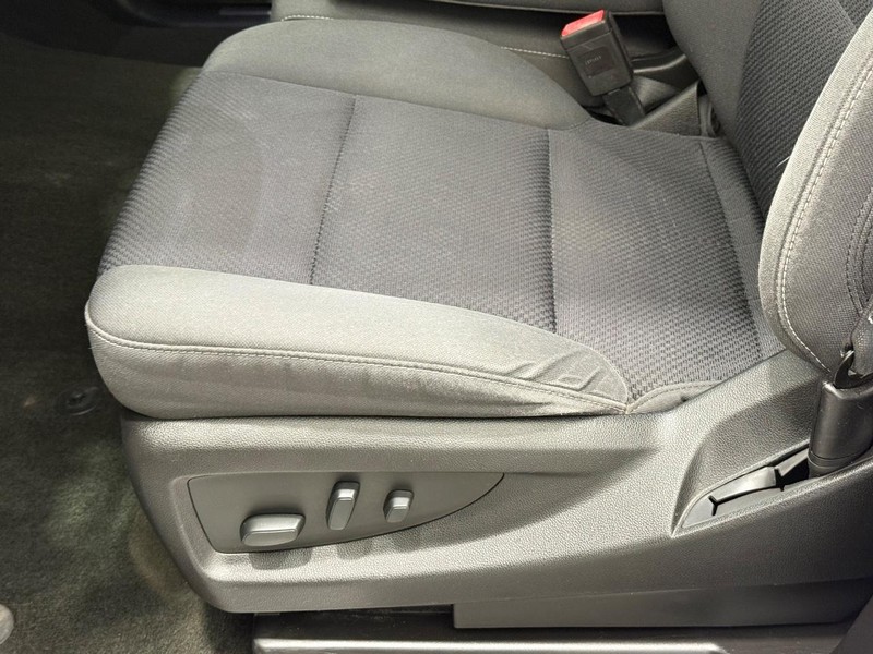 Chevrolet Silverado 1500 Vehicle Full-screen Gallery Image 19