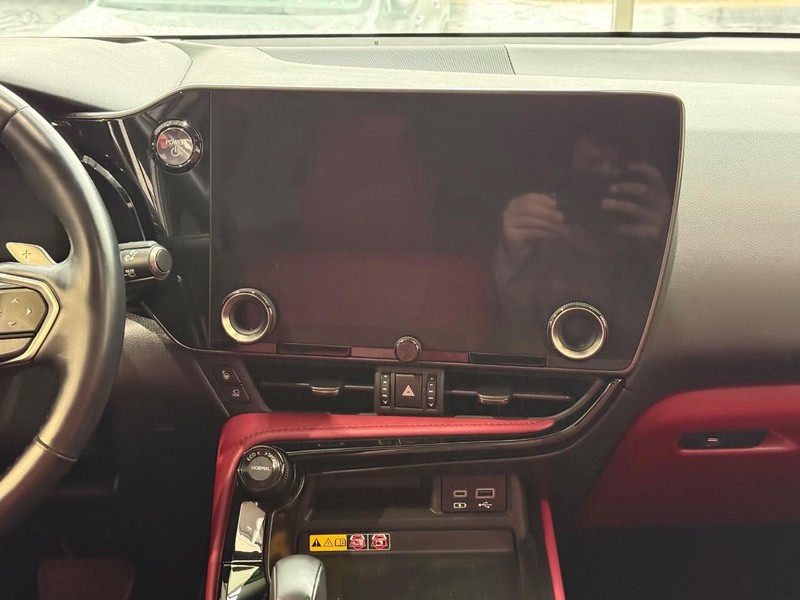 Lexus NX Vehicle Full-screen Gallery Image 11