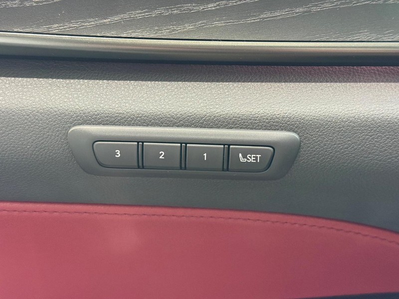 Lexus NX Vehicle Full-screen Gallery Image 15