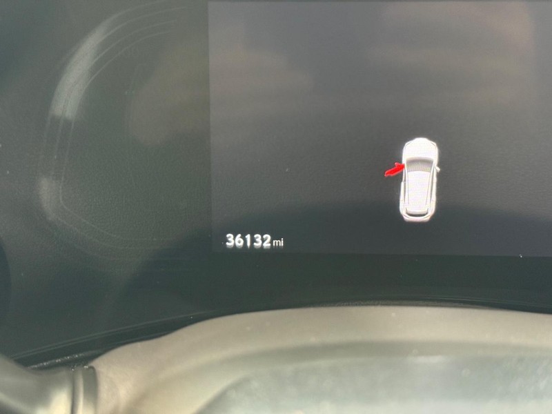 Lexus NX Vehicle Full-screen Gallery Image 18