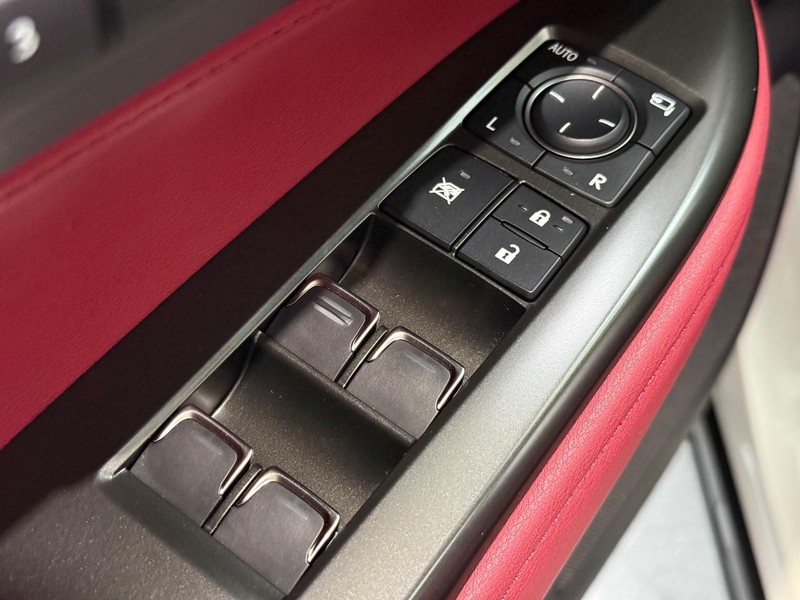 Lexus NX Vehicle Full-screen Gallery Image 20